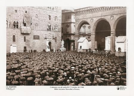 Quadro di Foto  Locchi L'adunata con gli ombrelli, ottobre 1940. Hitler incontra Mussolini - stampa carta 